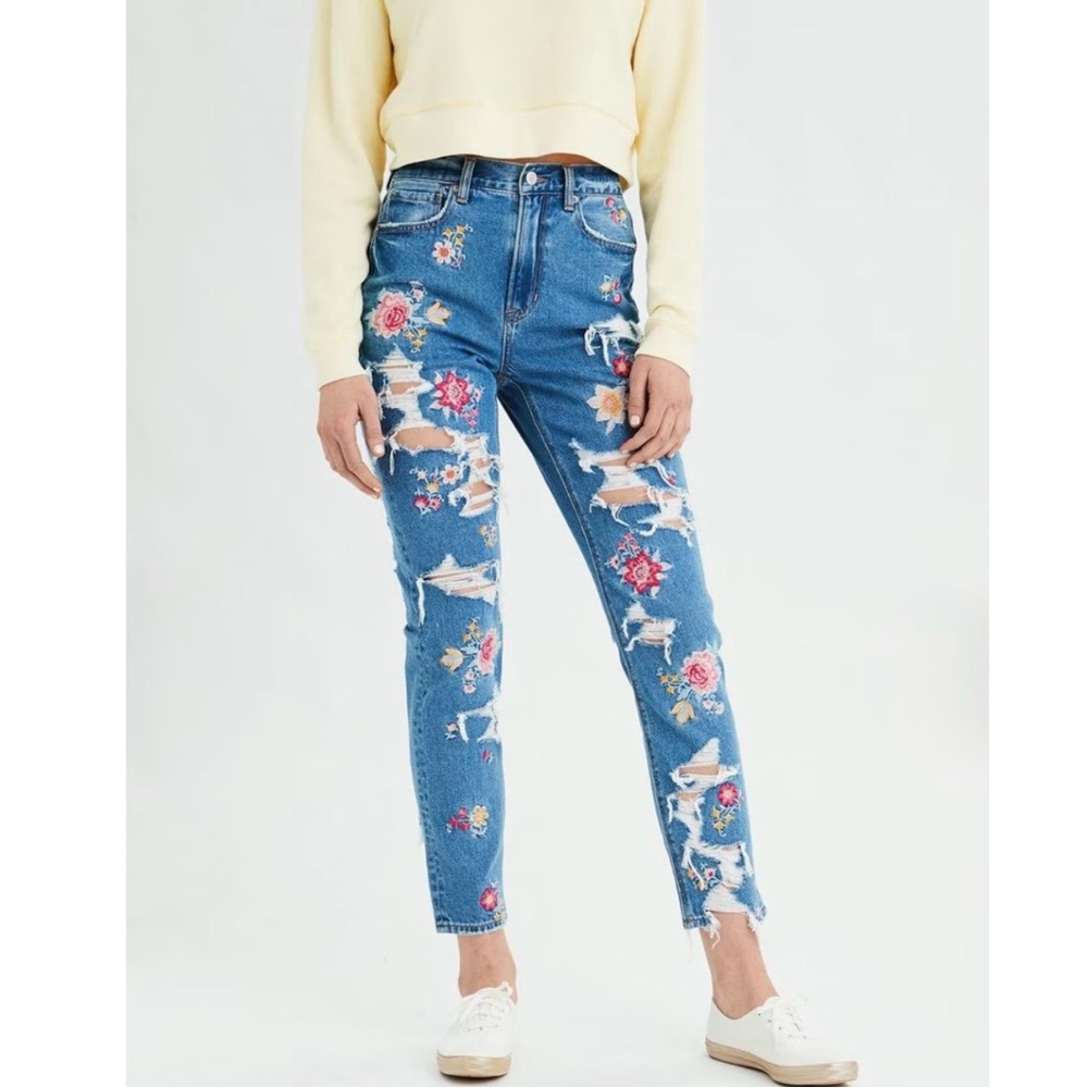 American Eagle Floral Embroidered Mom Jeans, Women’s Size 4 X-Long, Distressed